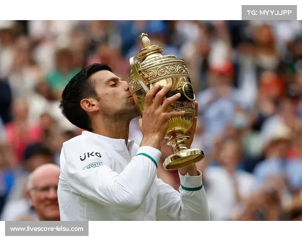 德约科维奇温网赛后深情致敬费德勒观看席回望网坛传奇荣耀
