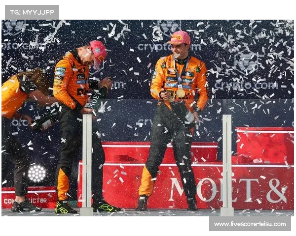 诺里斯匈牙利领奖台与皮亚斯特里热情拥抱 迈凯伦双雄内斗暗潮汹涌